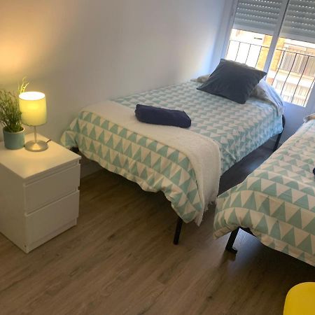 Centro Grupos Malaga Parking Gratis 3 Daire Dış mekan fotoğraf
